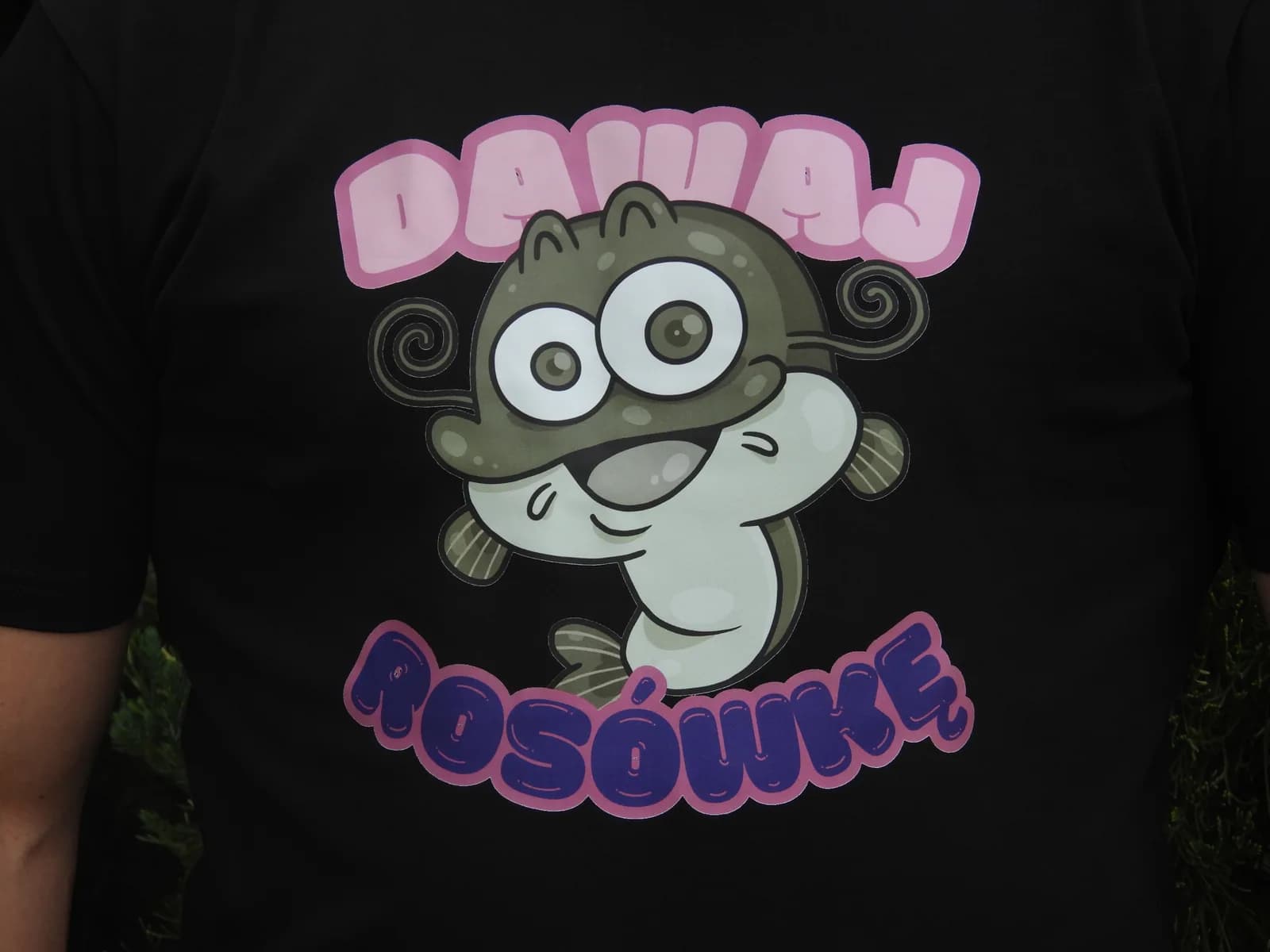 Detal nadruku Dawaj rosówkę